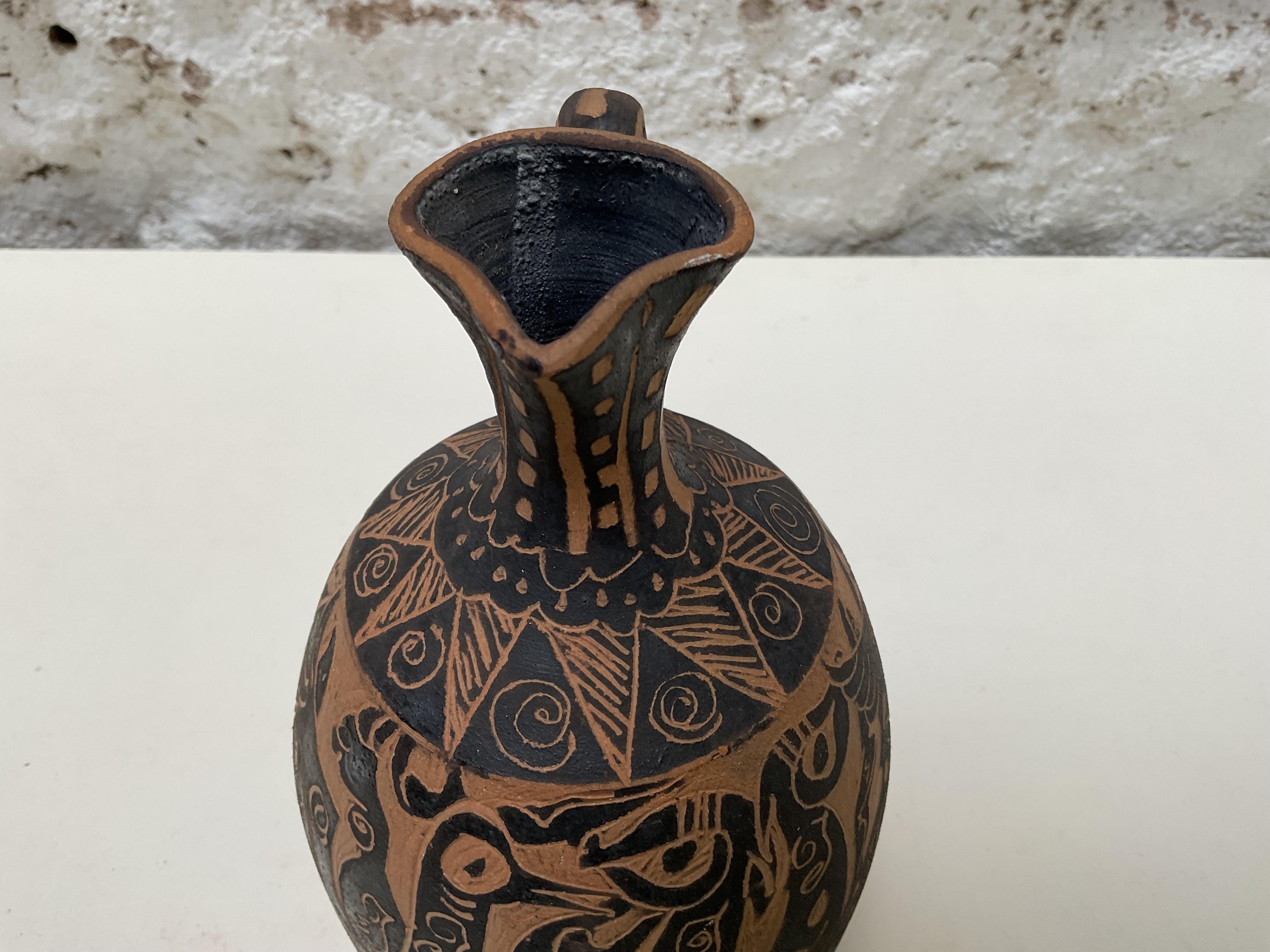 Hernán Sanz - Vase en céramique de style Picasso, Talleres Pedro Mercedes, Cuenca, Espagne, vers 1970

Vase unique en céramique inspiré de Picasso par Hernán Sanz, produit dans les ateliers de Pedro Mercedes à Cuenca, Espagne, vers 1970. Incisé à la