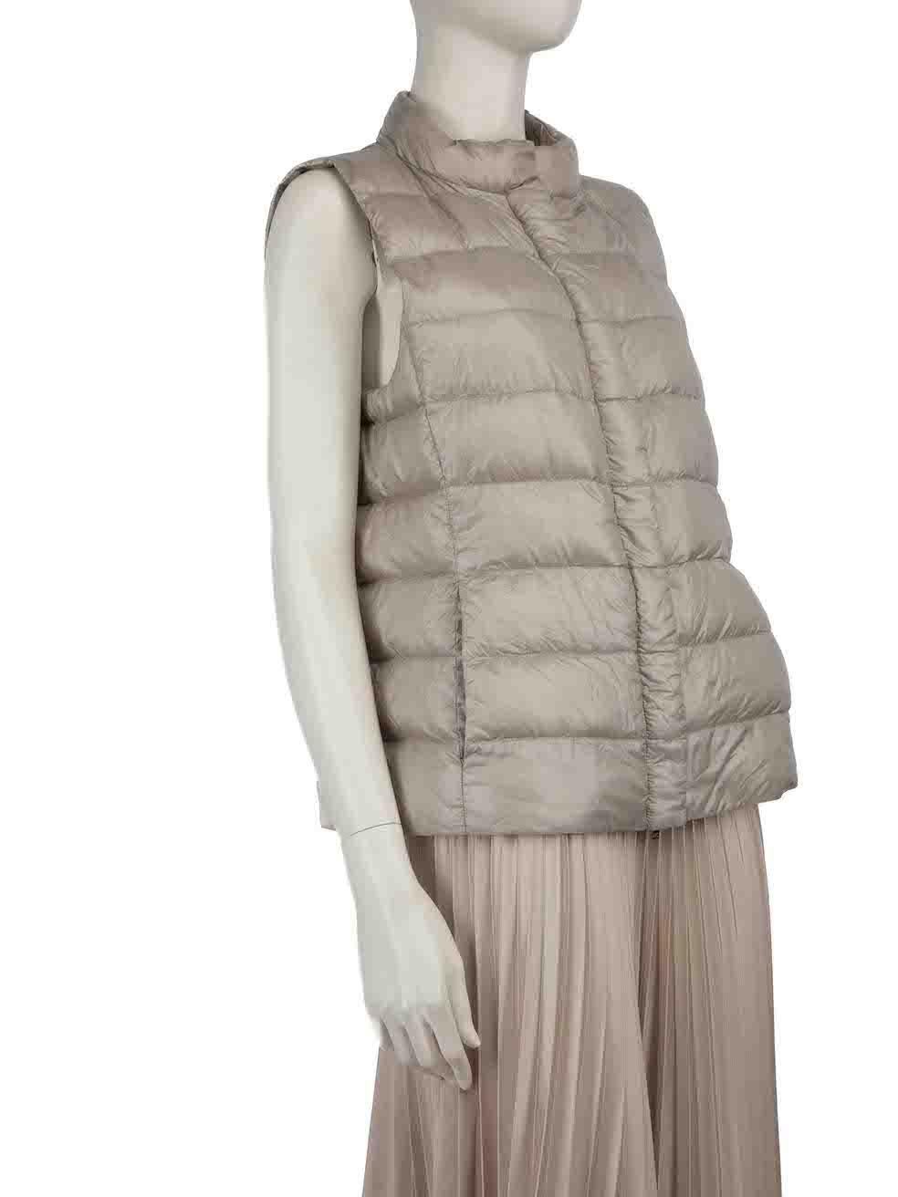 CONDITION is Very good. Minimal wear to jacket is evident. Minimal wear to the front with small marks at the bust on this used Herno designer resale item.
 
 
 
 Details
 
 
 Beige
 
 Synthetic
 
 Gilet
 
 Quilted
 
 Feather down padding
 
 Zip and
