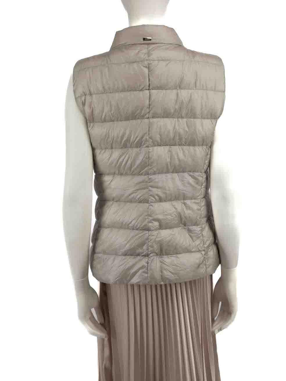 Herno Beige Quilted Feather Padded Gillet Size XXL In Good Condition For Sale In London, GB