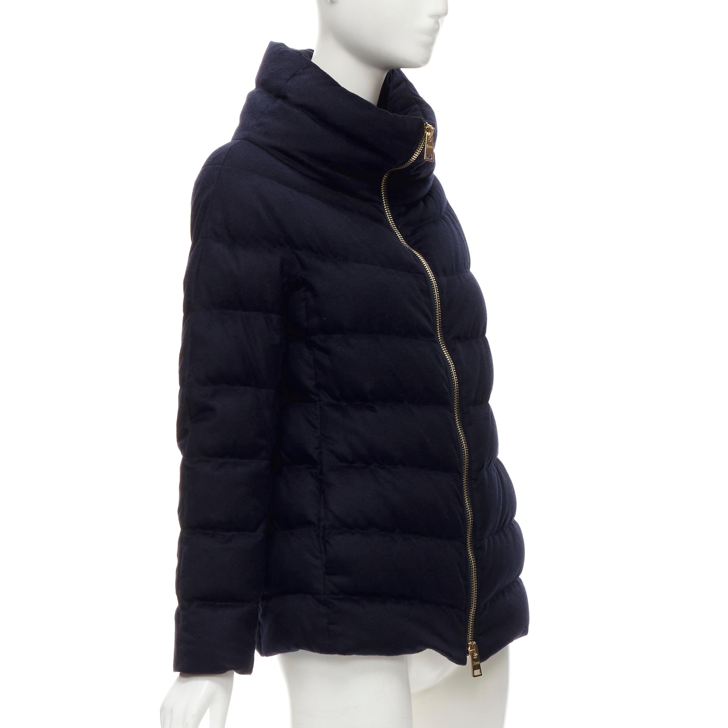 HERNO light weight goose down water repellent navy puffer jacket IT38 XS In Excellent Condition For Sale In Hong Kong, NT