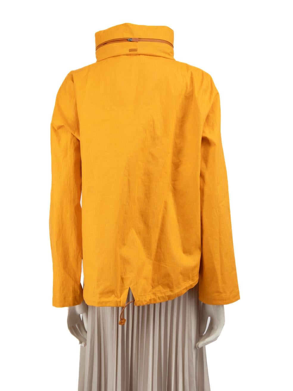 Jaune Veste jaune Herno à col haut et fermeture éclair, taille L en vente