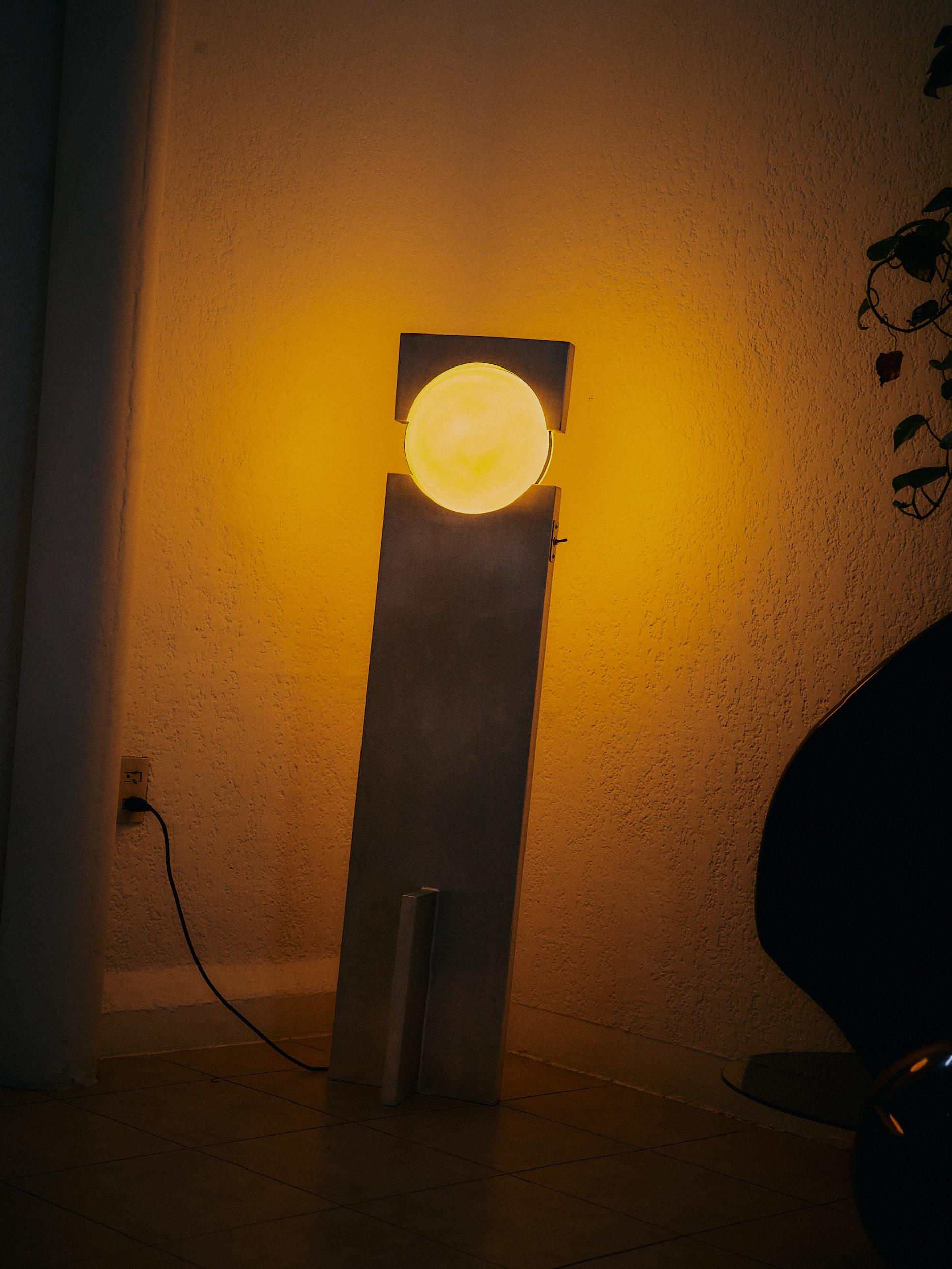 Hero-Lampe, Edelstahl-Skulptur-Lampe im Angebot 3