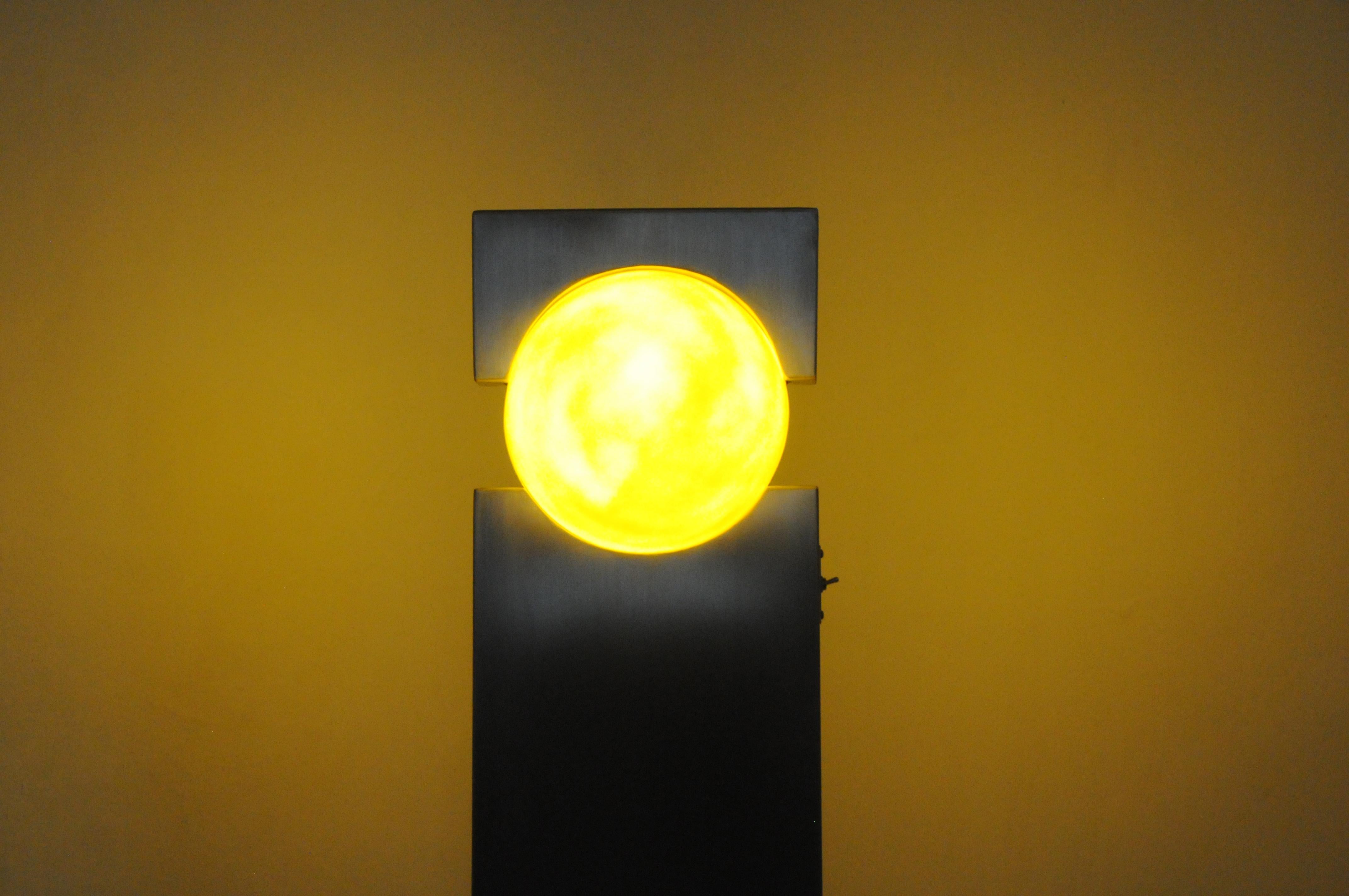 Lampe sculpturale Hero en acier inoxydable Neuf - En vente à Ciudad de México, CDMX
