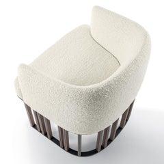 Sillón Pequeño Hero Respaldo Bajo Tejido Blanco Con Base Nogal Canaletto