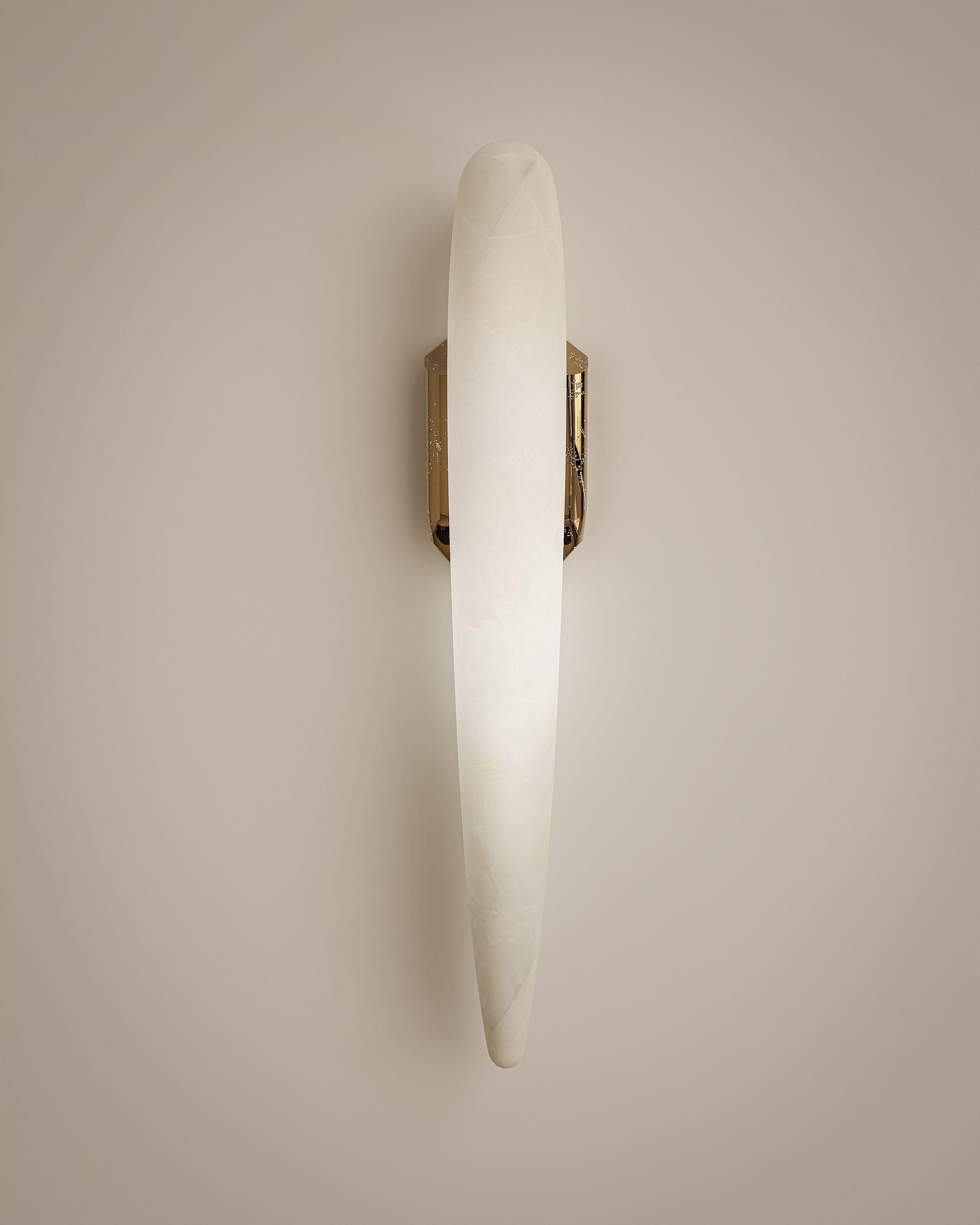 Aplique Hero Mármol Ónice by Studio Romell
Dimensiones: An 10 x Pr 9 x Al 56 cm
Materiales: Ónice blanco, bronce fundido

Carlos y David, originarios de Suecia, han cultivado una profunda afinidad por diversas formas de arte. Carlos y David, que