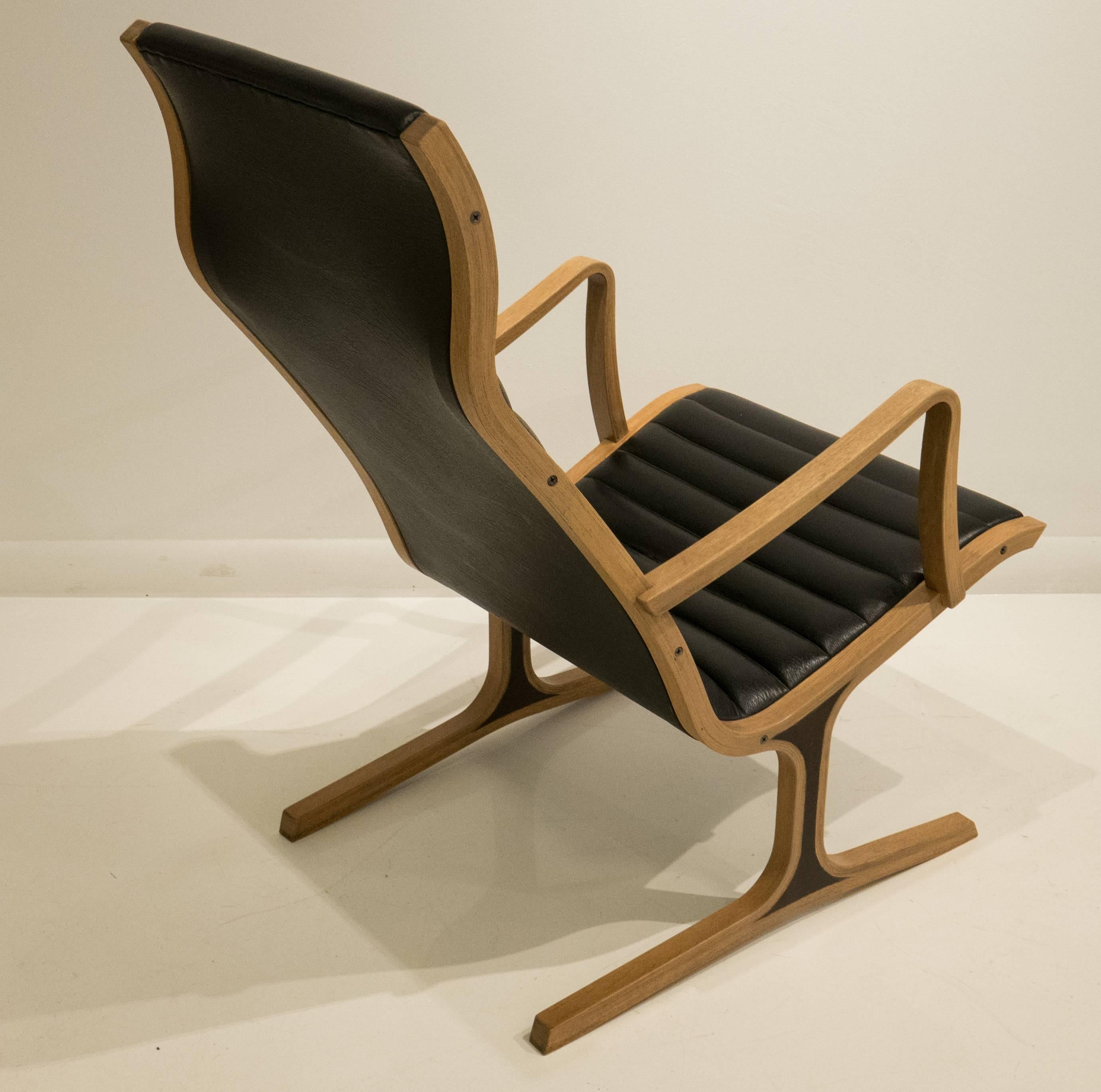 Heron Chair with Footrest by Mitsumasa Sugasawa In Good Condition In New York, NY