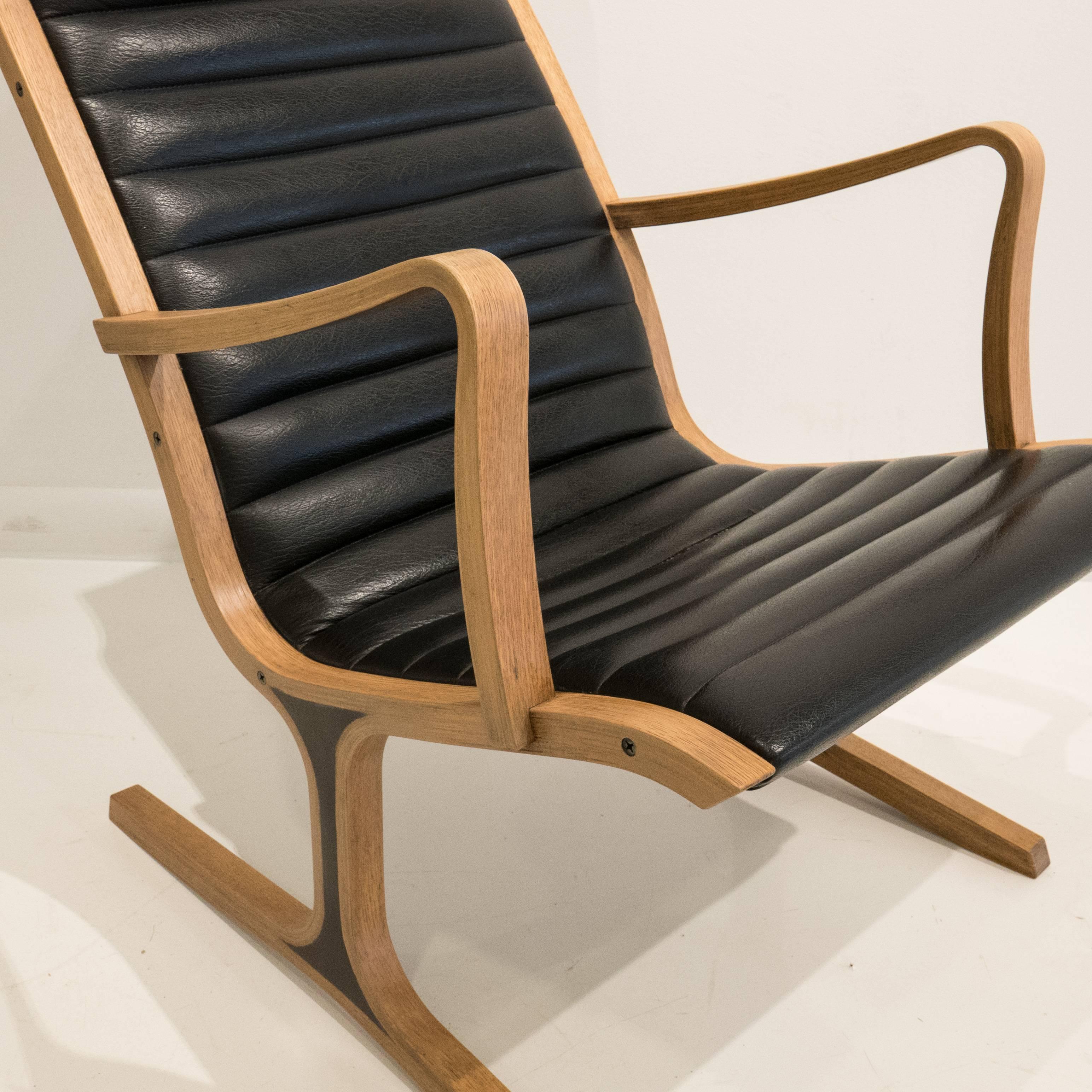 Mid-20th Century Heron Chair with Footrest by Mitsumasa Sugasawa