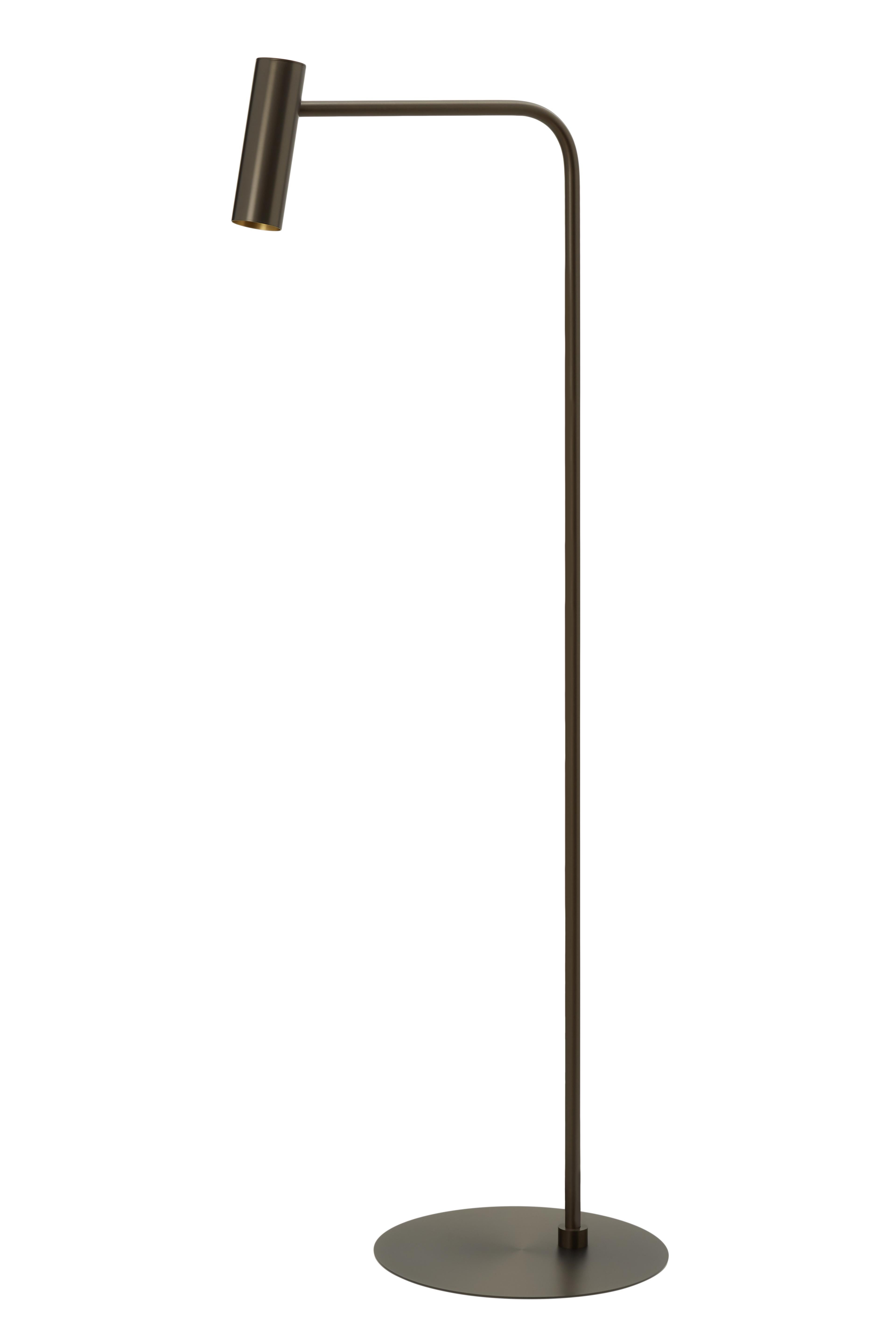 Heron stehleuchte von CTO Lighting
MATERIALIEN: Bronze mit Sockel aus Calacatta-Viola-Marmor
Auch erhältlich in satiniertem Messing mit beweglichem Kopf und Sockel aus geschliffenem schwarzem Marquina-Marmor
Abmessungen: H 159 x B 59 cm 

Alle