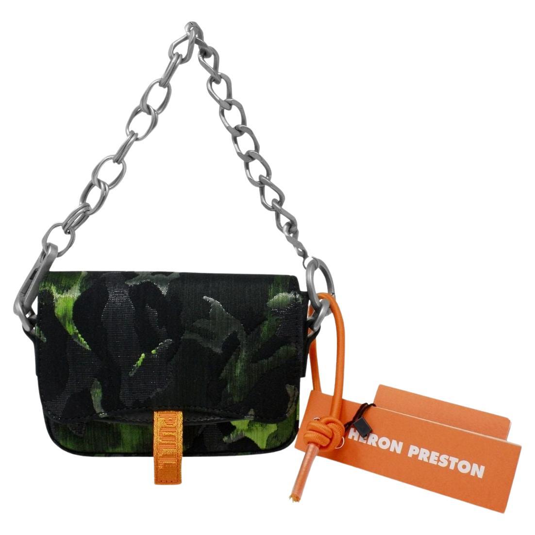 Heron Preston Mini Canal Quadratische Camo-Tasche mit Etiketten im Angebot