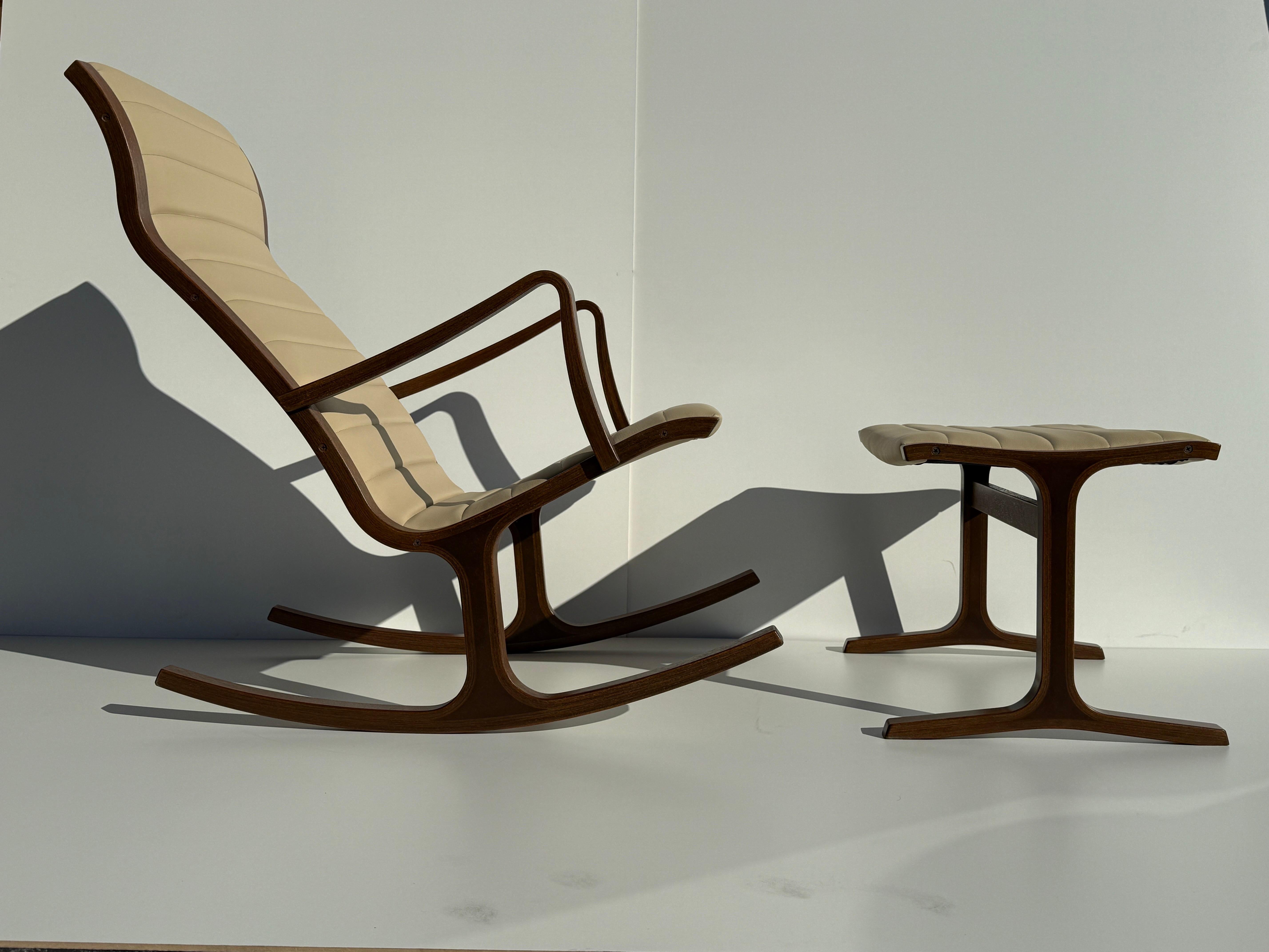 Mid-Century Modern Heron Rocking Chair by Tendo Mokko For Sale