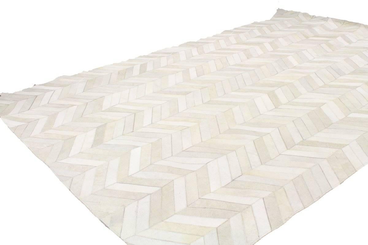 Herring Bone Cowhide Area Rug White In Excellent Condition In Monterey, CA
