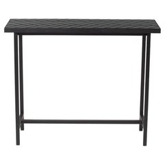 Table console en carreaux noirs à chevrons en acier noir de Warm Nordic