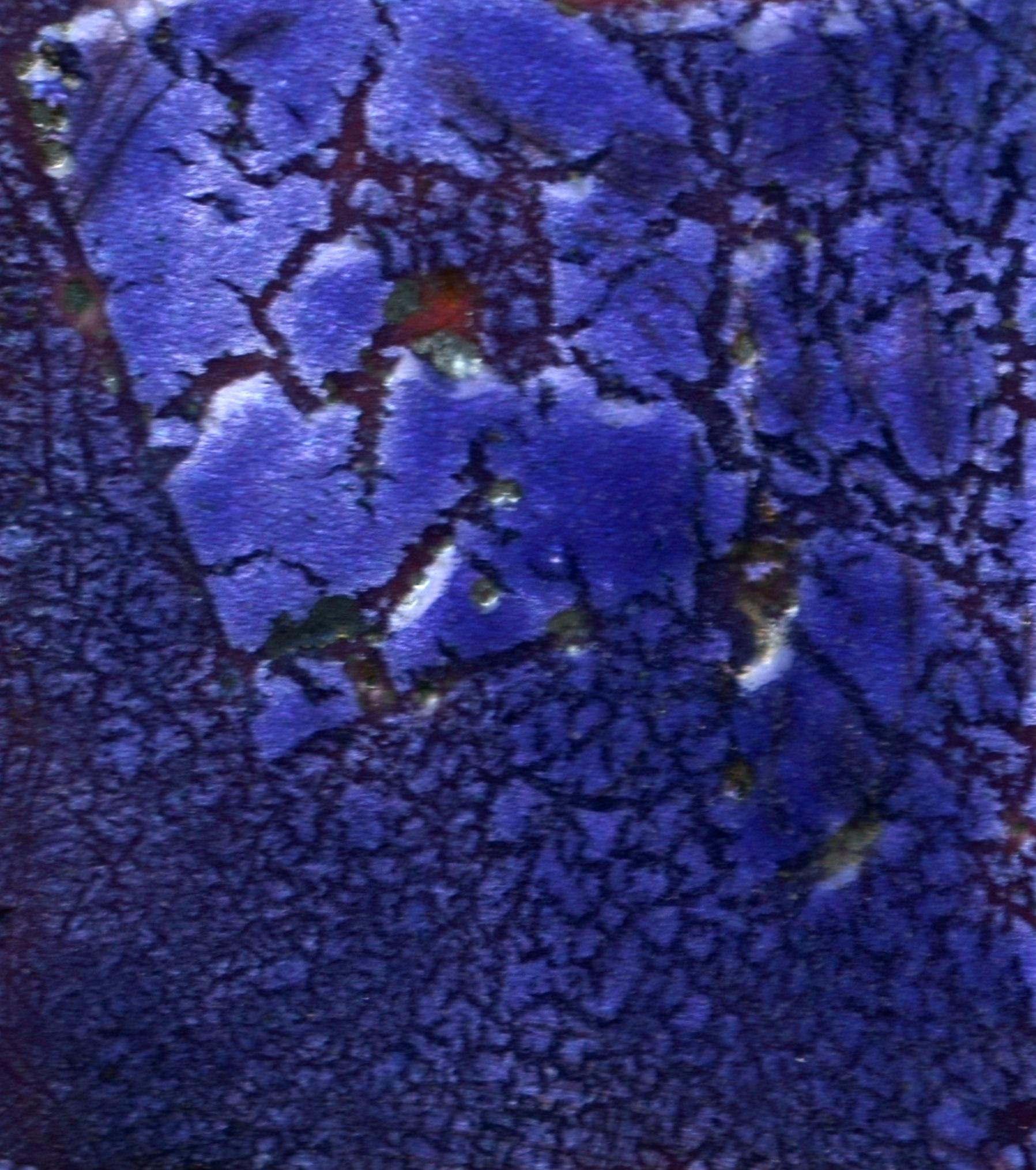 Hermann Schütte (1893 Osnabrück - 1973 Hamburg), Weiße Maske auf violettem Grund. Emaillierte Kupferplatte auf Holzunterlage, 37 x 29,5 cm, in der rechten unteren Ecke des Brandes monogrammiert und datiert 