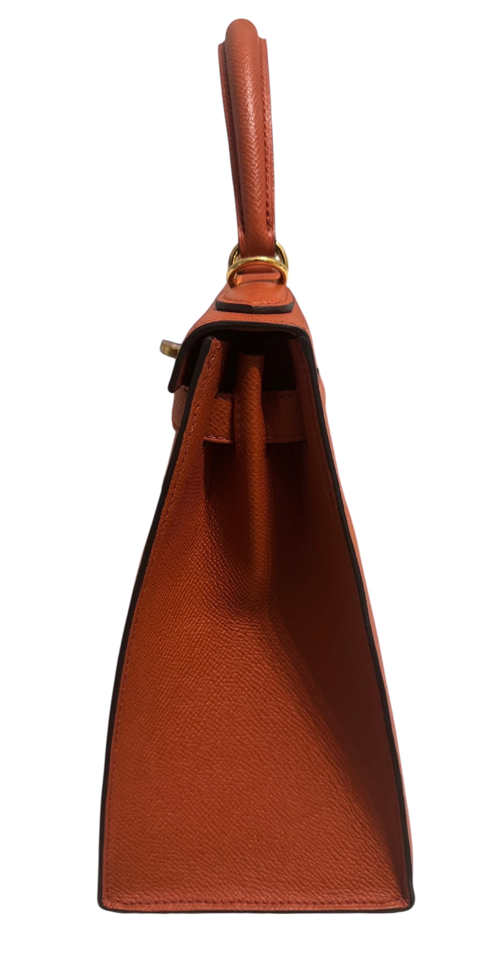 Marrone Herrmes Kelly 28 Sellier Terre Battue Epsom in pelle con finiture dorate in vendita
