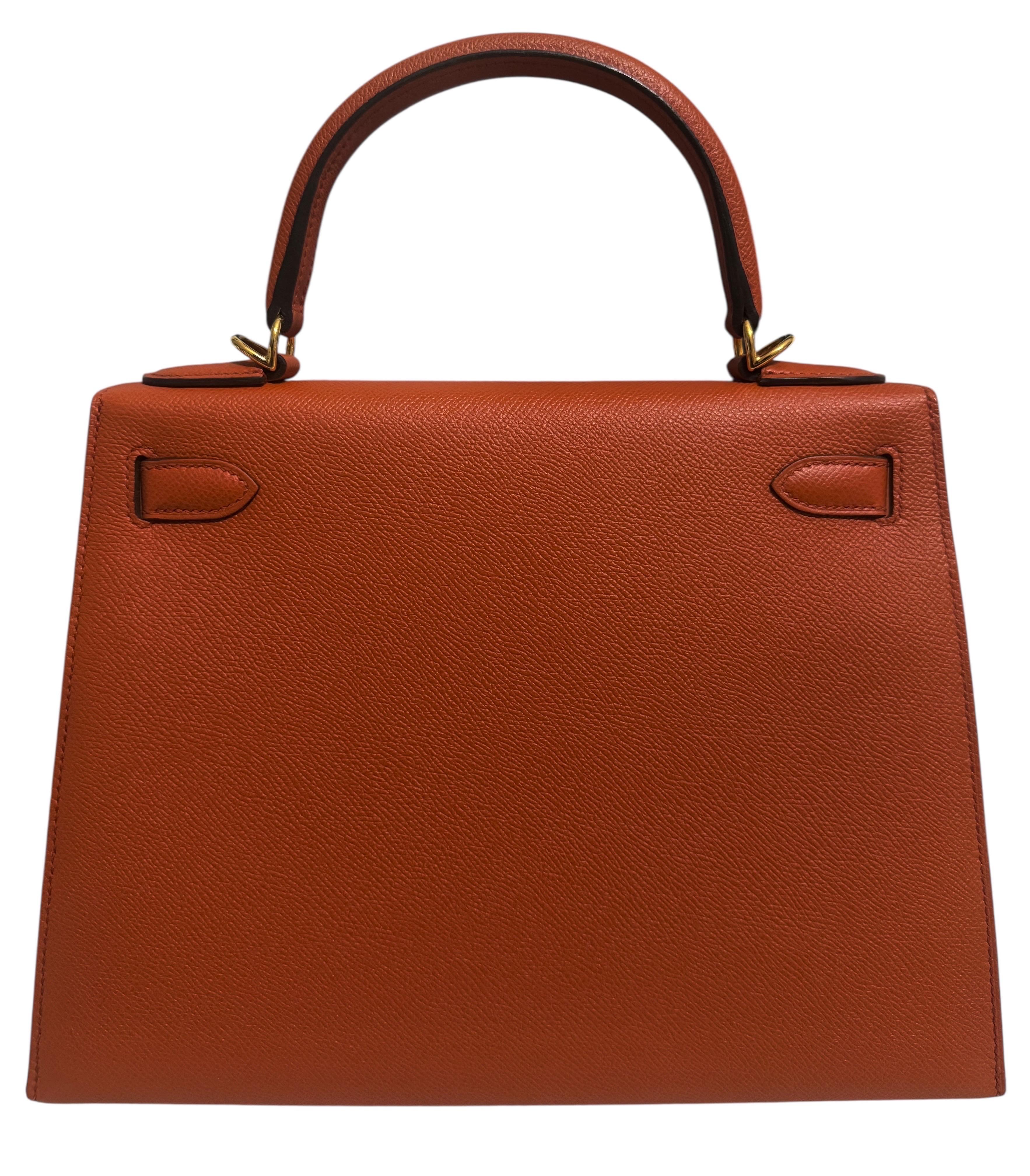Herrmes Kelly 28 Sellier Terre Battue Epsom in pelle con finiture dorate In condizioni ottime in vendita a Miami, FL