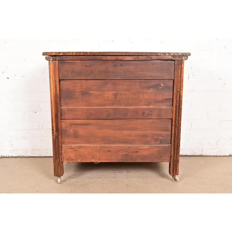 Meuble de toilette ou commode en chêne sculpté de style ancien Oak Brothers en vente 5