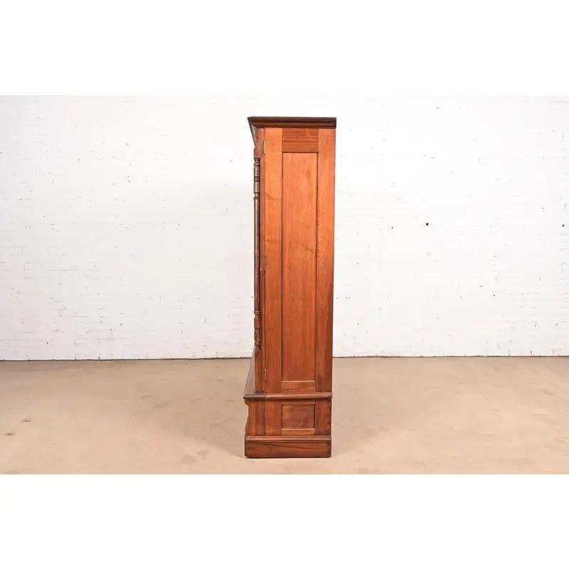 Estilo Herter Brothers Librería antigua Eastlake victoriana de nogal tallado en venta 6