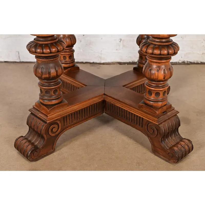 Table de salon victorienne ancienne en noyer sculpté, style Herter Brothers, vers 1880 en vente 4