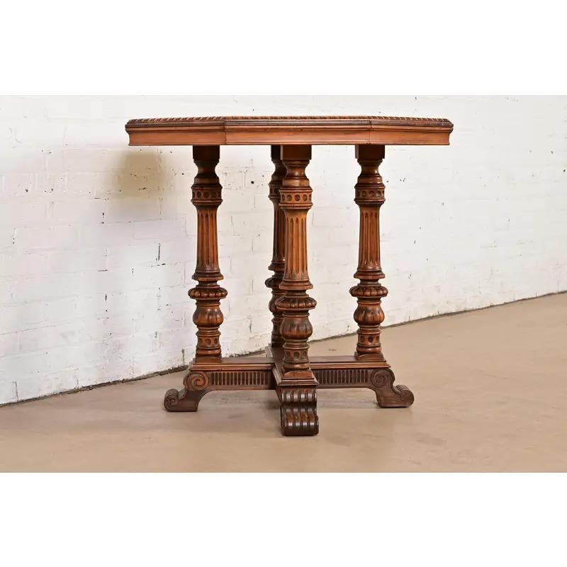 Table de salon victorienne ancienne en noyer sculpté, style Herter Brothers, vers 1880 Bon état - En vente à South Bend, IN