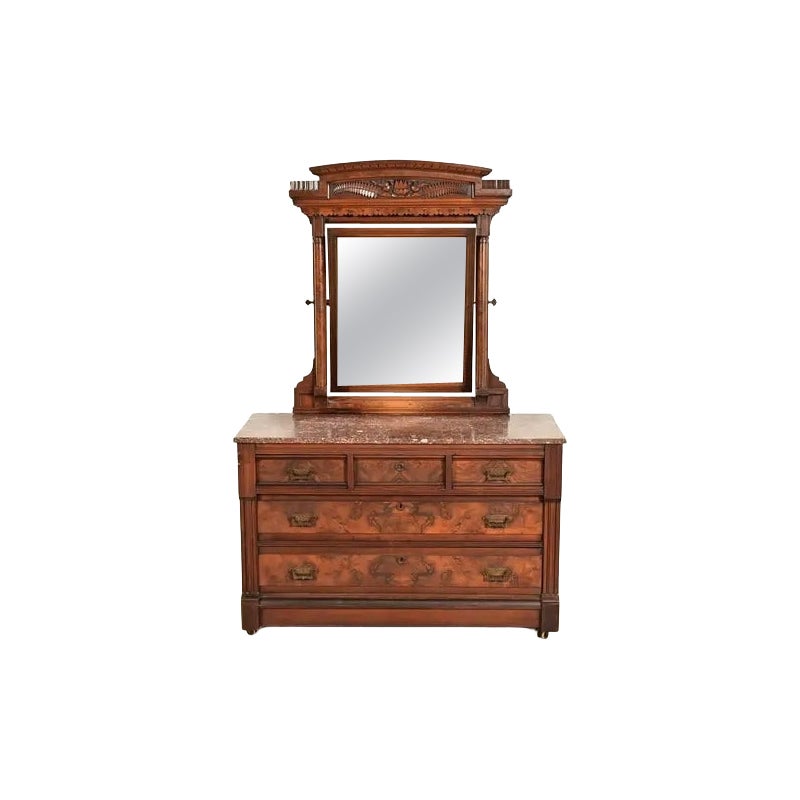 Commode victorienne en noyer ronceux avec miroir, style Herter Brothers, vers 1880 en vente