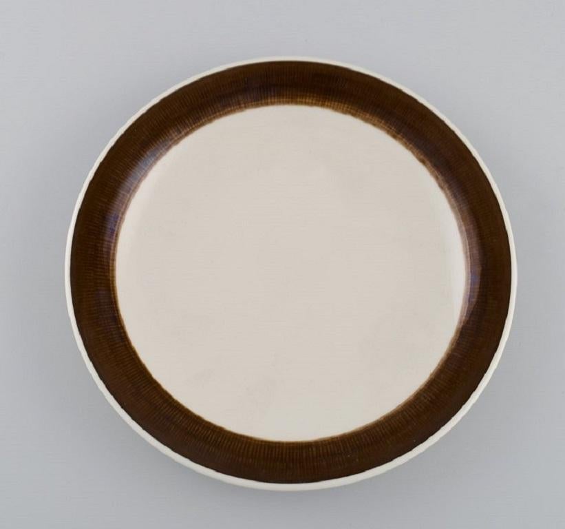 Hertha Bengtson (1917-1993) for Rörstrand. 
Eight Koka lunch plates in glazed stoneware. 1960s.
Diameter: 21 cm.
In excellent condition.
Stamped.
For almost half a century, Hertha Bengtson was one of Sweden's leading designers in ceramics and