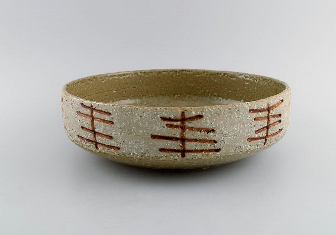 Scandinavian Modern Hertha Bengtson (1917-1993) for Rörstrand. Large unique bowl in glazed stoneware For Sale