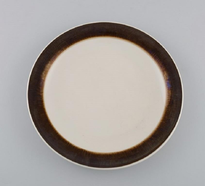 Hertha Bengtson (1917-1993) for Rörstrand. 
Seven Koka dinner plates in glazed stoneware. 1960s.
Diameter: 24.5 cm.
In excellent condition.
Stamped.
For almost half a century, Hertha Bengtson was one of Sweden's leading designers in ceramics