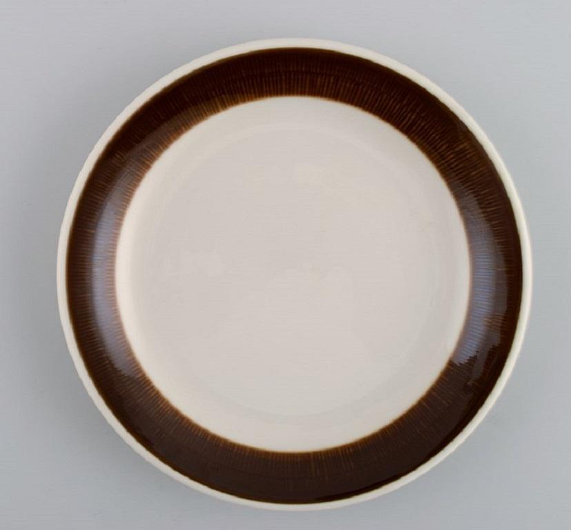 Hertha Bengtson (1917-1993) for Rörstrand. 
Twelve Koka cake plates in glazed stoneware. 1960s.
Measure: Diameter: 17 cm.
In excellent condition.
Stamped.
For almost half a century, Hertha Bengtson was one of Sweden's leading designers in