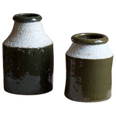 Hertha Bengtson, Vasen, grün glasiertes Steingut, Rrstrand, Schweden, 1950er Jahre