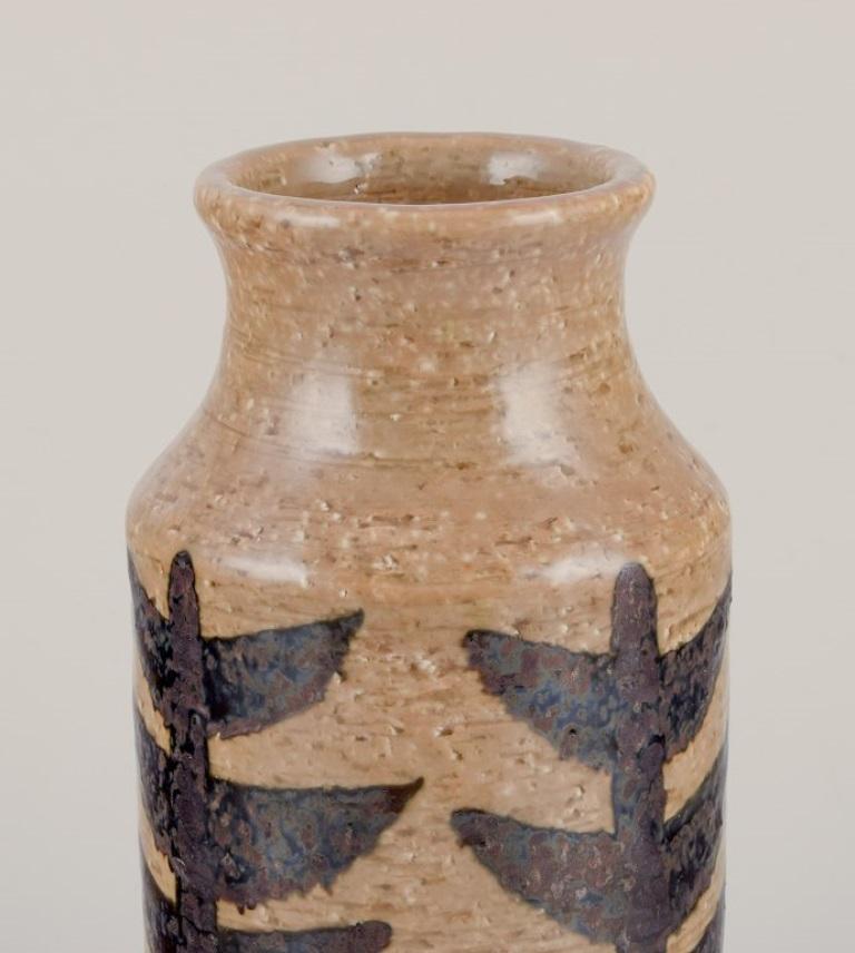 Scandinavo moderno Hertha Bengtsson per Rörstrand. Grande vaso cilindrico in ceramica. in vendita
