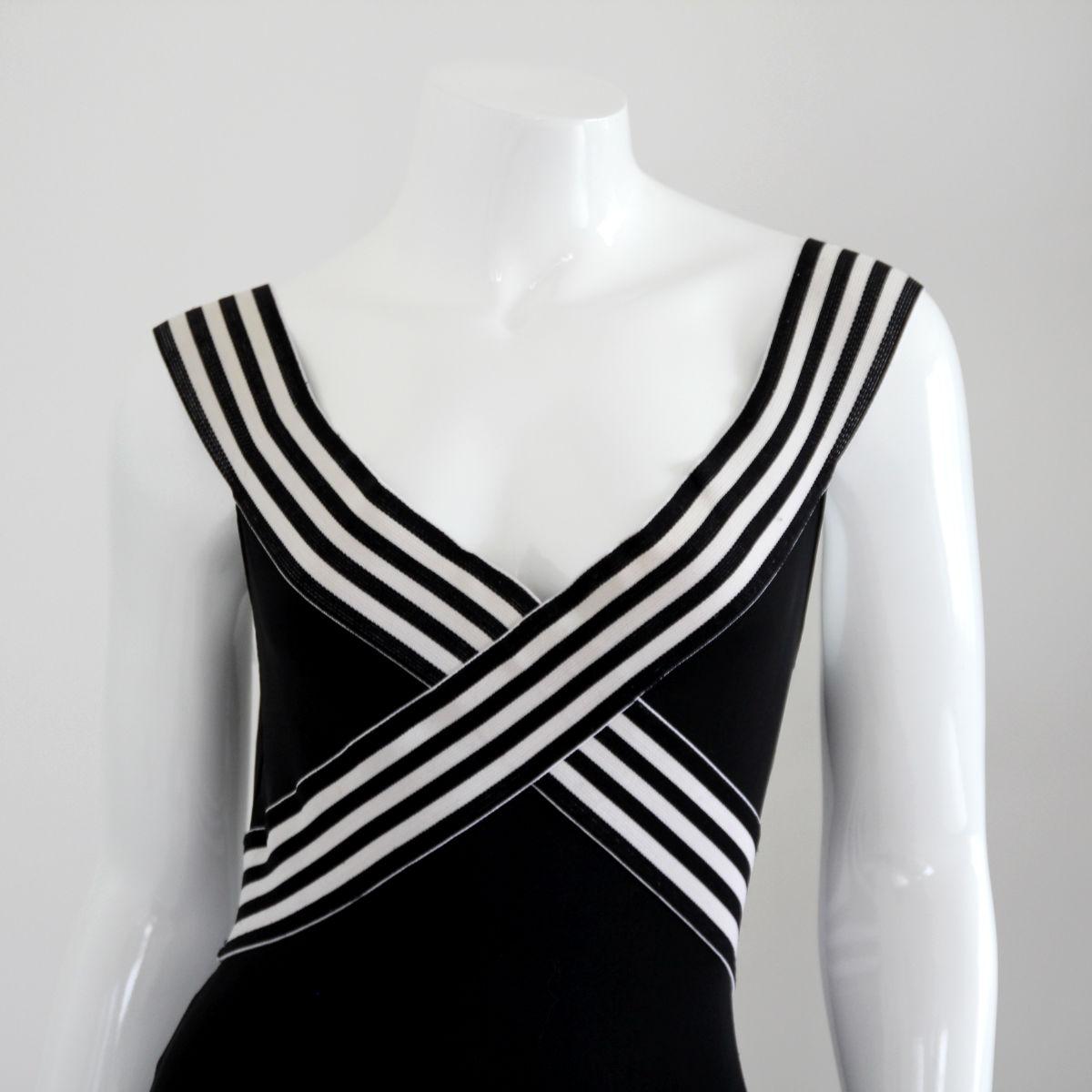 HERVÉ LEGER

1990s. Noble, exceptional swimsuit by Hervé Leger.

Buy Now Or Cry Later! 

The swimsuit is in very good condition (see photos).