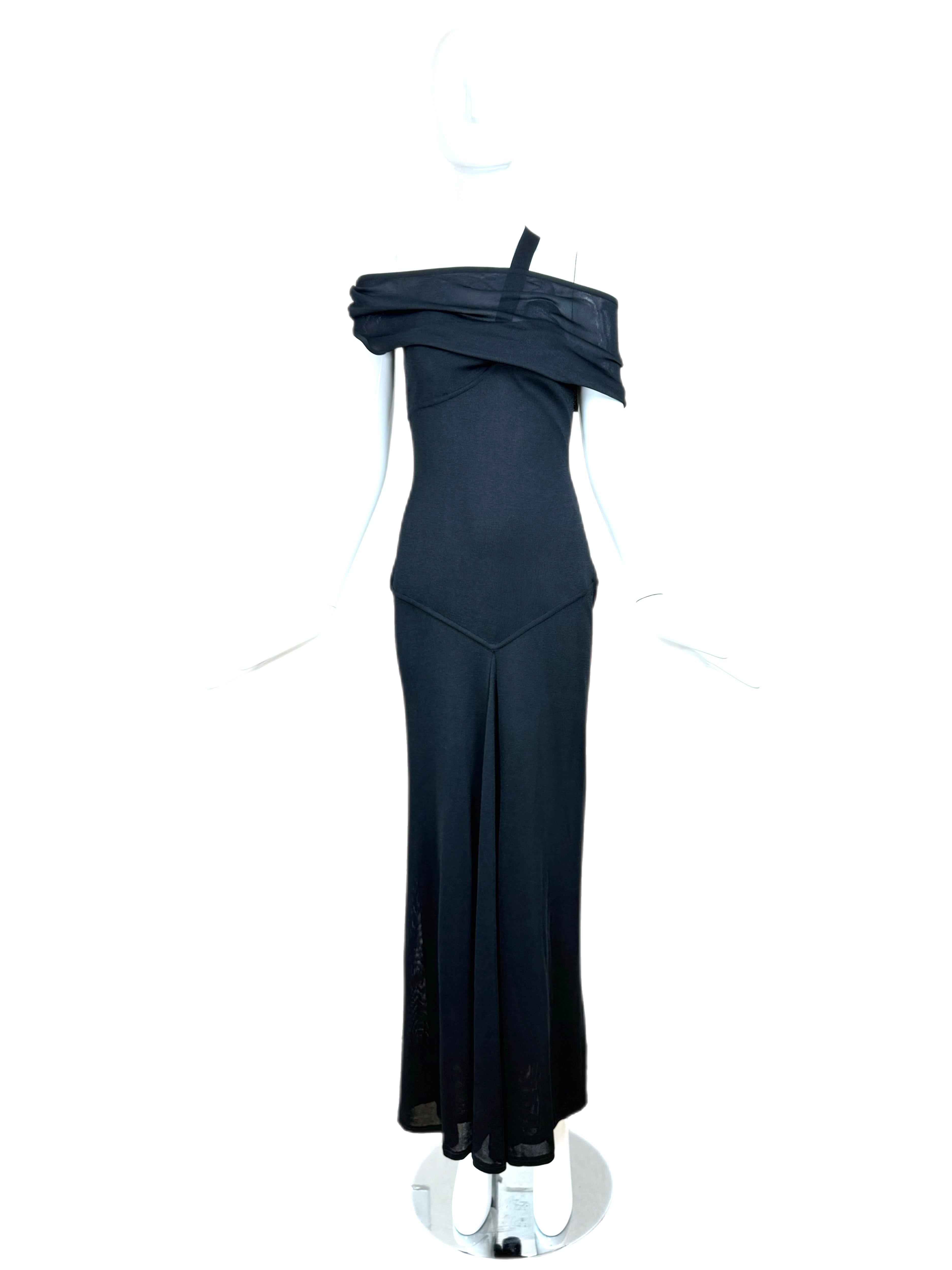 Herve Leger
FW98
Vintage
Pista
Nero brillante
Mantellina semitrasparente
Può essere indossato su entrambe le spalle o su una sola, puoi giocarci; è attaccato e non si toglie.
Taglia piccola
Eccellenti condizioni vintage, piccoli segni d'usura
Misure