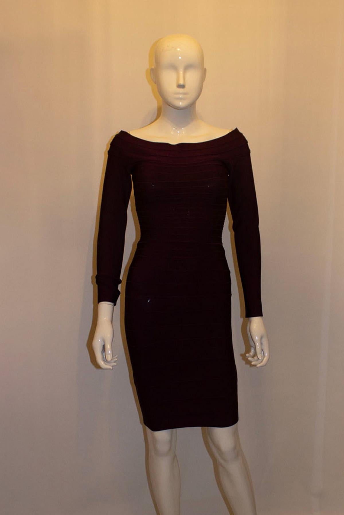 A chic dress for Fall. An aubergine colour dress by Herve Leger, number 00248958. The dress has a boat neckline, central back zip and long sleeves.
Size xs, measurements Bust up to 33'', length 35''