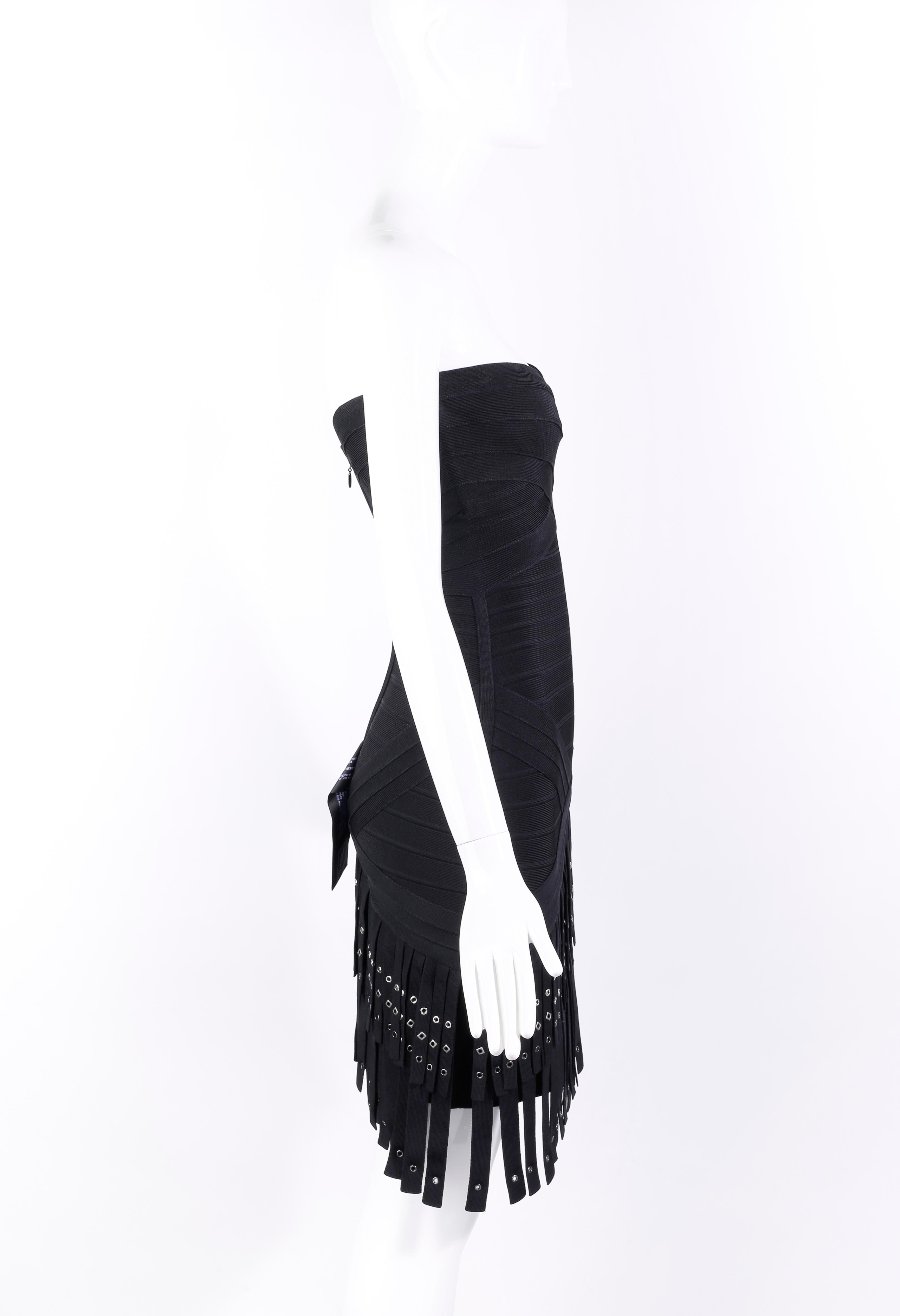 Herve Leger „Belina“ Schwarzes asymmetrisches Bandage-Kleid mit Fransen und Ösen, trägerlos, neu mit Etikett Damen im Angebot