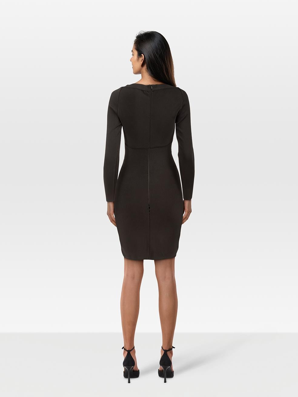 CONDIT ist sehr gut. Minimale Abnutzung des Kleides ist offensichtlich. Minimale Abnutzungserscheinungen an den inneren Achselhöhlen mit leichten Verfärbungen an diesem gebrauchten Herve Leger Designer-Wiederverkaufsartikel.
 

 

 

 Einzelheiten
