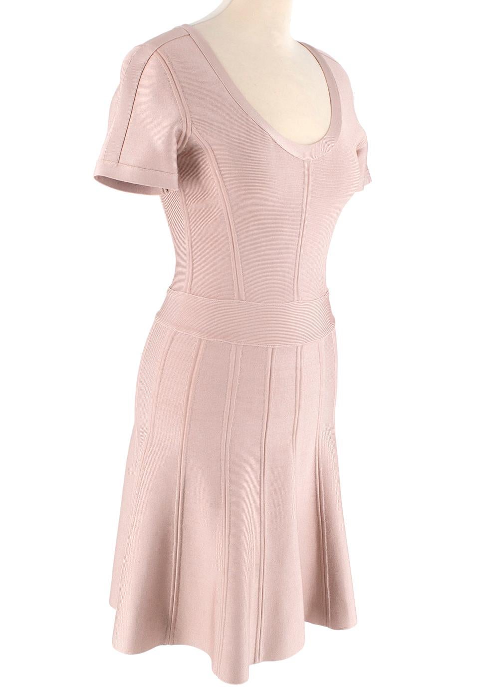 Herve Leger Blush Trish A-Line Mini Dress

-A-Line
-Skater style
-Short Sleeves
-Deep round neck 
-Hidden rear zip closure 

Material:
90% Rayon 
9% Nylon 
1% Spandex

Made In China 

Dry clean only 

PLEASE NOTE, THESE ITEMS ARE PRE-OWNED AND MAY