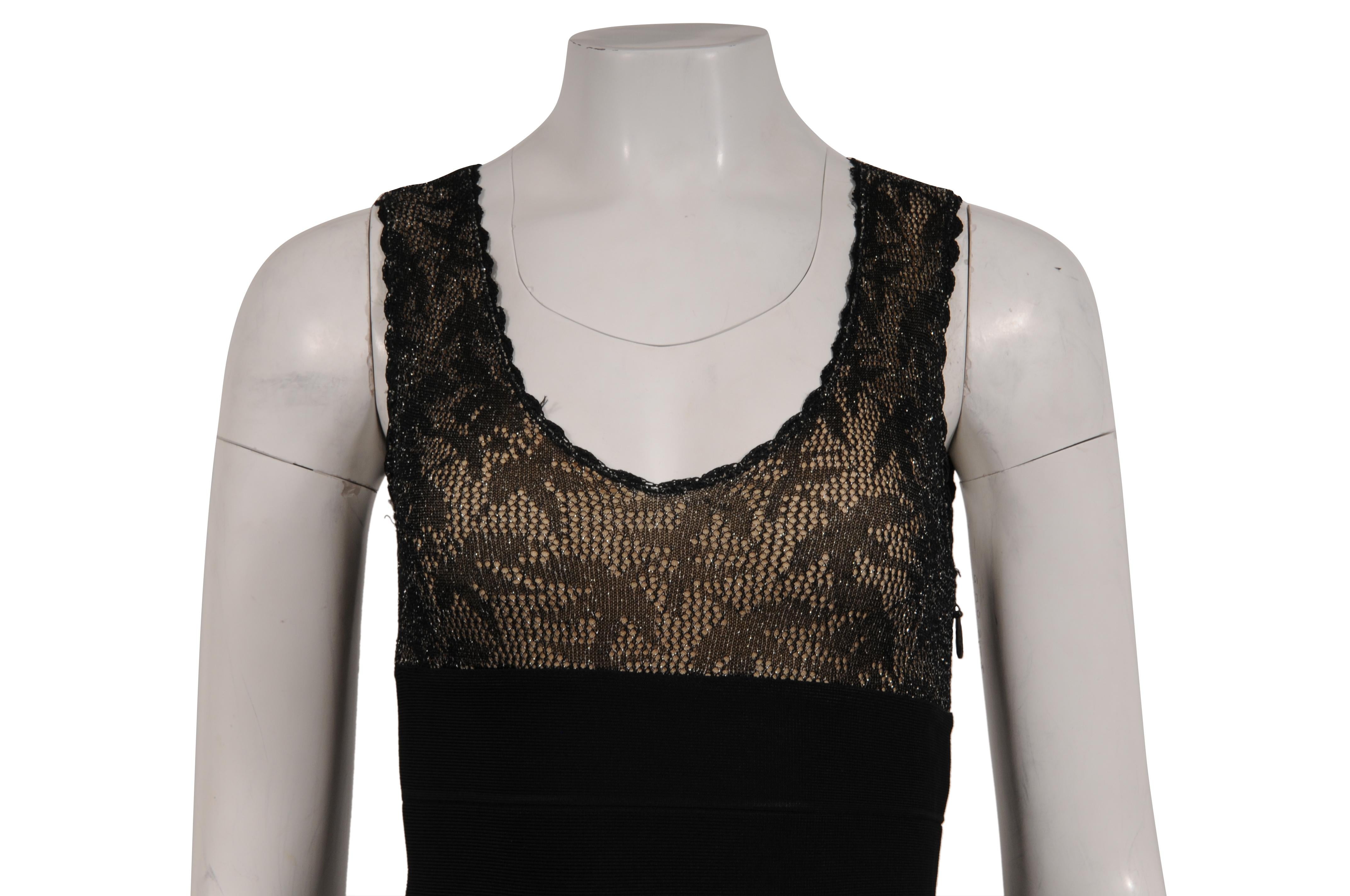 - Schwarzes Äußeres

- Tagged Größe XS

- Hergestellt aus 90% Viskose 9% Nylon 1% Spandex



Bedingung: 

Das Kleid ist in insgesamt sehr gutem Zustand mit keine größeren Unvollkommenheiten 



Abmessungen: ( Ungefähr in Zoll ) 

Schultern: 