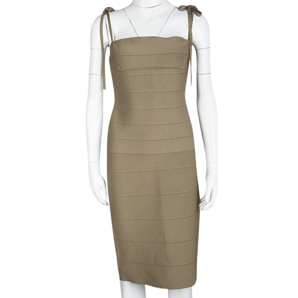 It's time you got a gorgeous top and skirt set and what better than this one from Herve Leger. The set is made of the finest materials and features their signature bandage strips. The top comes with a sleeveless style while the skirt comes with a