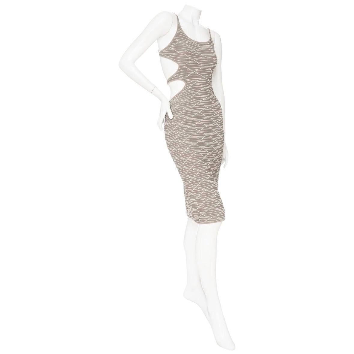 Hervé Léger Brown Patterned Cutout Bodycon Dress 

Brown/Light Blue
Stretch-knit
Textured patterning
Sleeveless
Scoop neckline
Side cutouts
Thin spaghetti straps
Open back
Bodycon silhouette
Knee-length
Made in Italy
98% viscose, 2% spandex
Very