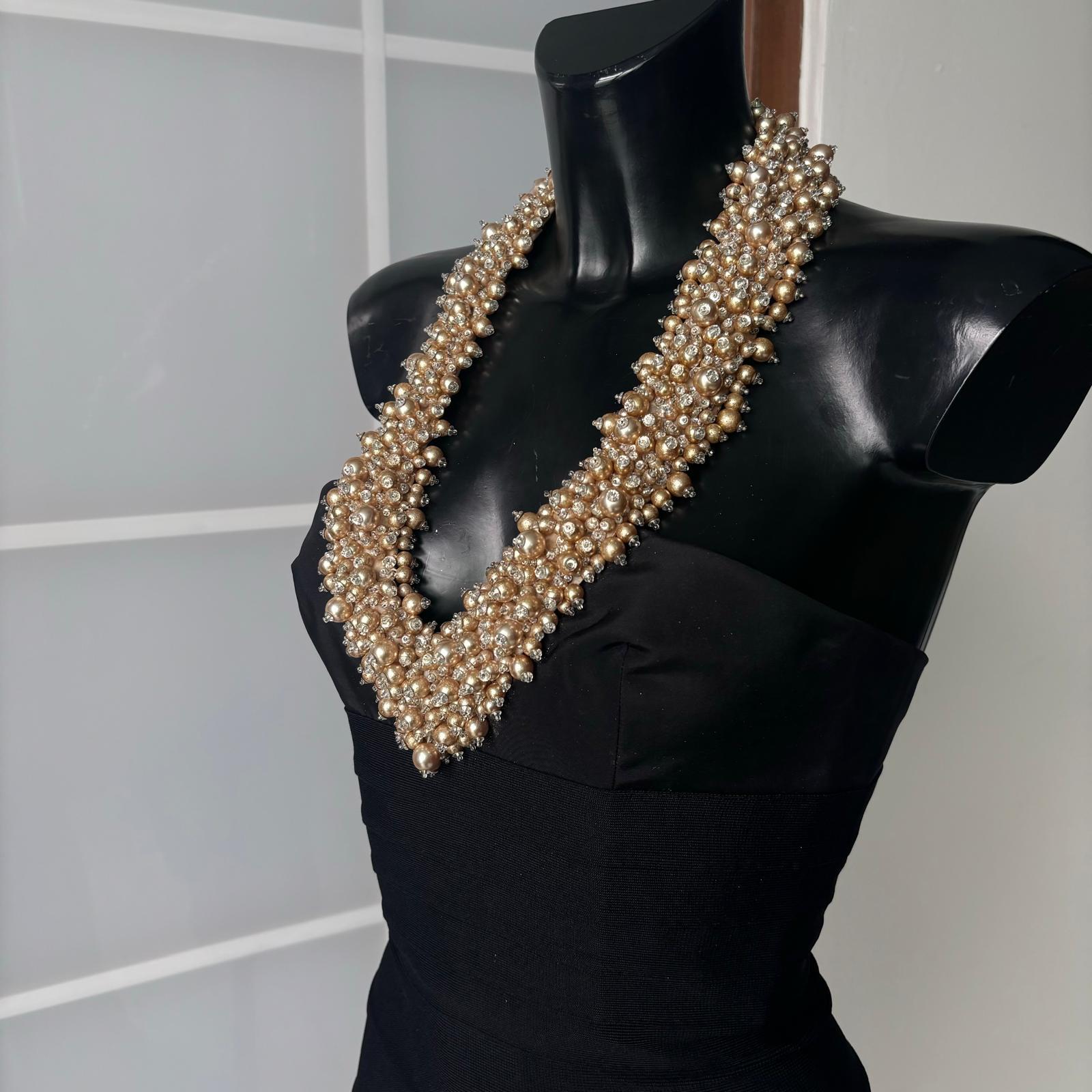 Hervé Léger Couture - Schwarzes Bandagekleid mit Juwelenausschnitt, neuwertig Damen im Angebot