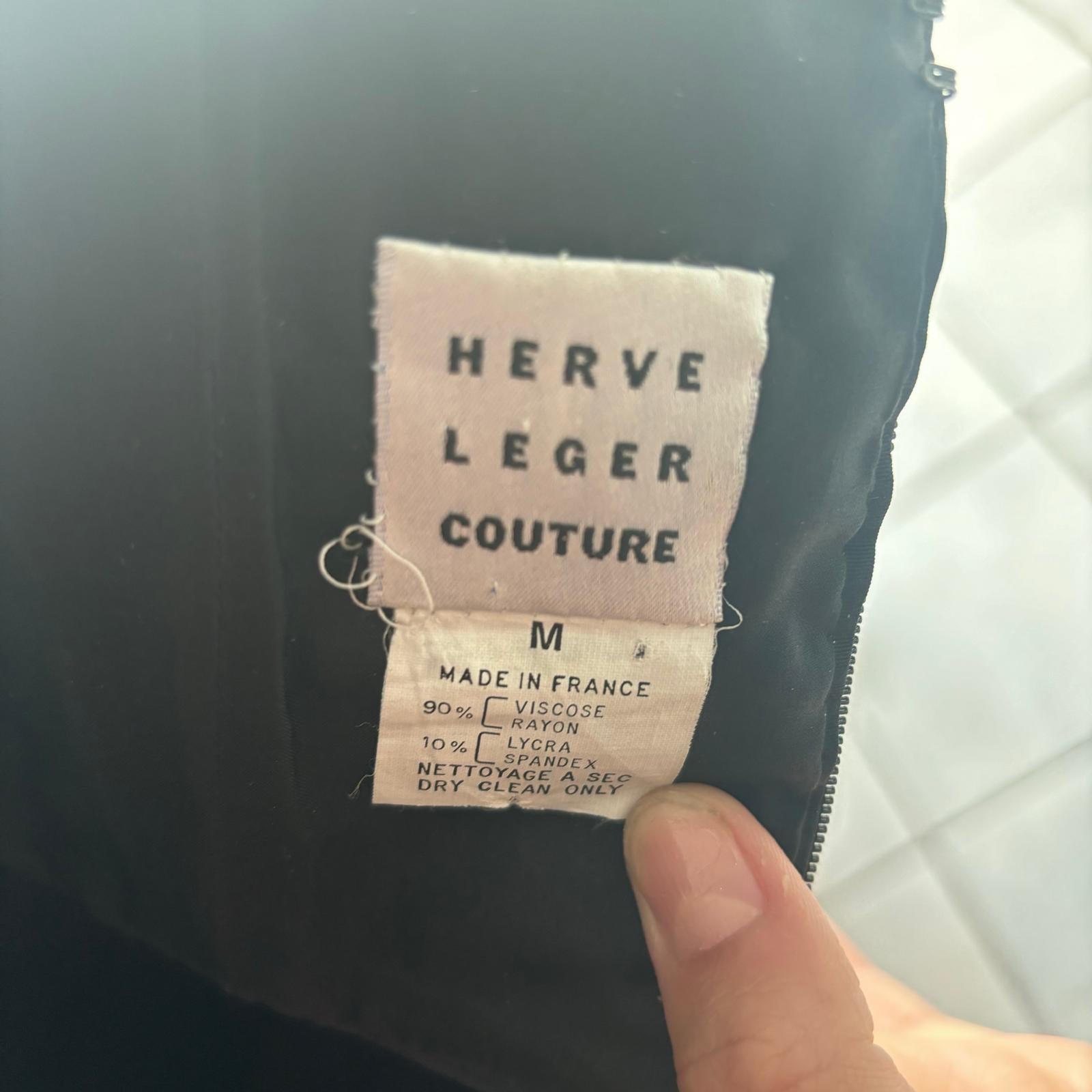 Hervé Léger Couture - Schwarzes Bandagekleid mit Juwelenausschnitt, neuwertig im Angebot 3