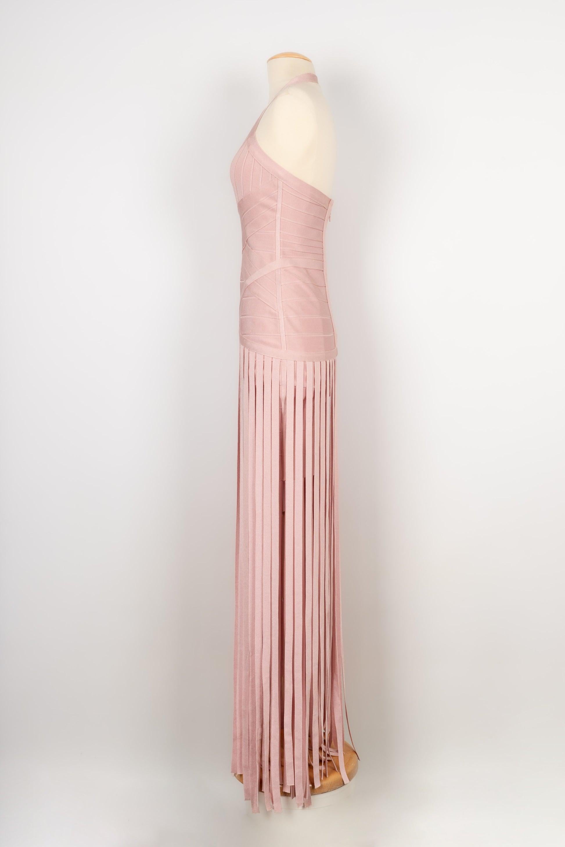 Hervé Léger - Elasticated powder pink dress. Indicated size M.

Additional information:
Condition: Very good condition
Dimensions: Chest: 45 cm - Waist: 32 cm - Hips: 45 cm - Length: 155 cm

Seller Reference: VR264
