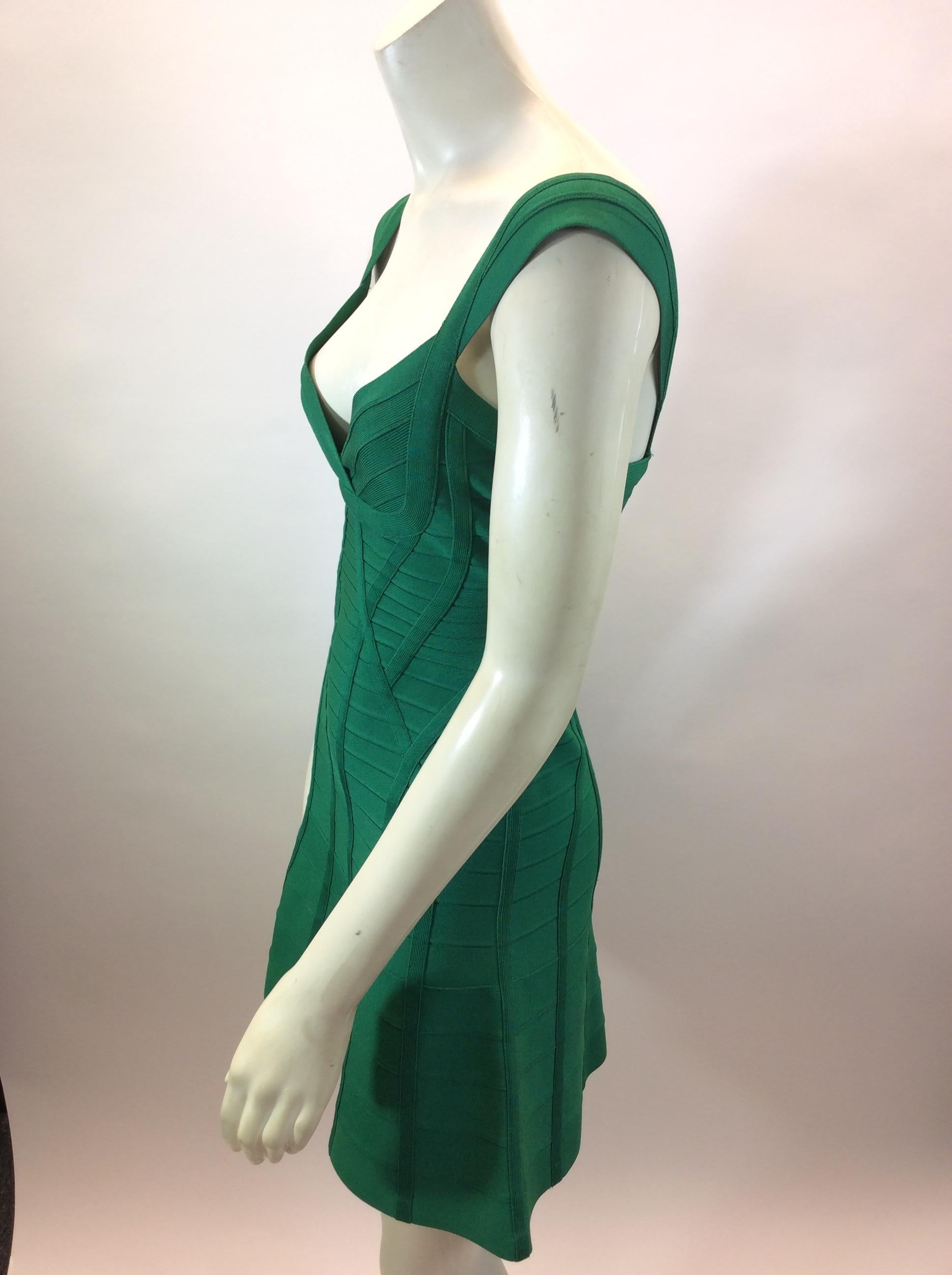 Herve Leger Green Bandage Dress
$399
Made in China
90% Rayon, 9% Nylon, 1% Spandex
Size small
Length 31