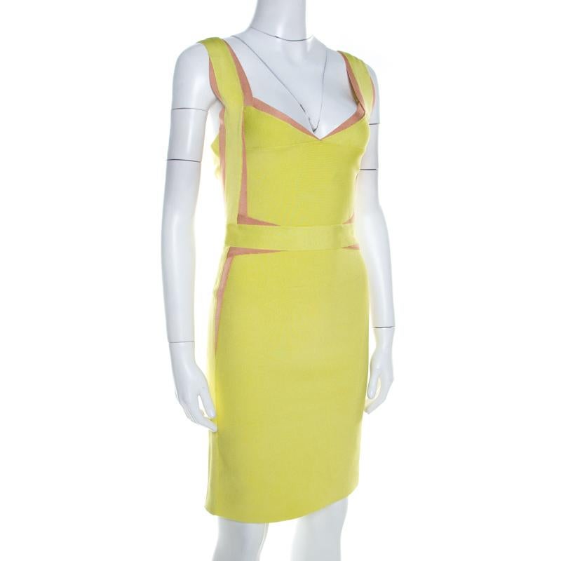 Look your fashionable best when you wear this trendy Herve Leger dress to a day out with friends. Make a worthy addition to your collection with this beautiful green number that is sure to become your instant favourite. Designed in blended fabric,