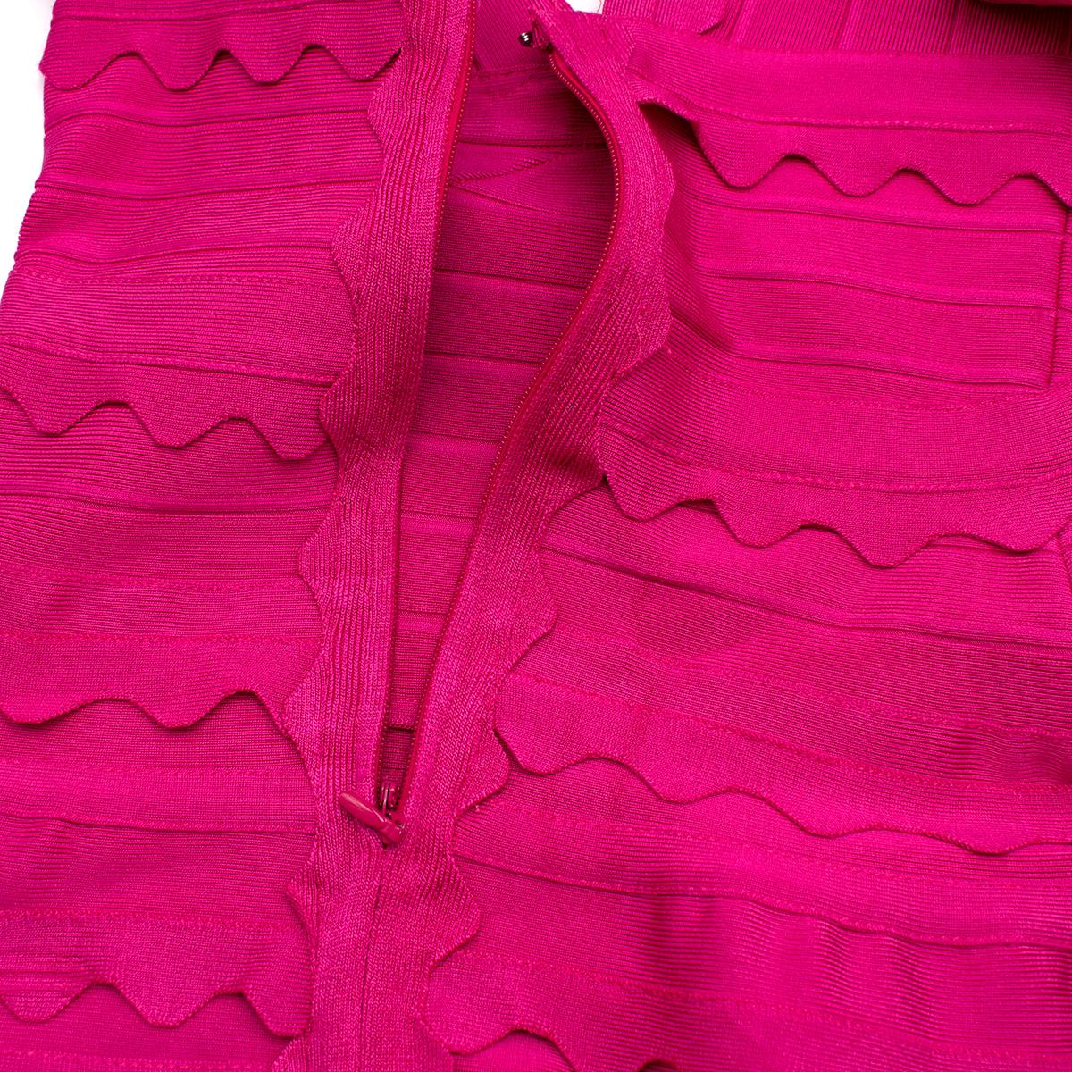 Herve Leger Nikayla Scalloped Edge Caprice Pink Dress  - Us size 6 In Excellent Condition For Sale In London, GB