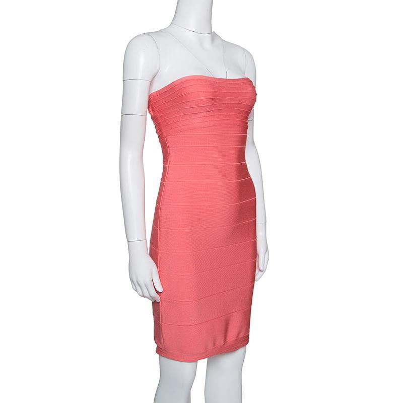 Herve Leger brings to you this fabulous peach blush dress suitable for all fashionable outings. Ingeneously crafted from knit bandages, the rayon blend strapless dress features horizontal stripes. On the back is a concealed zip closure. A statement
