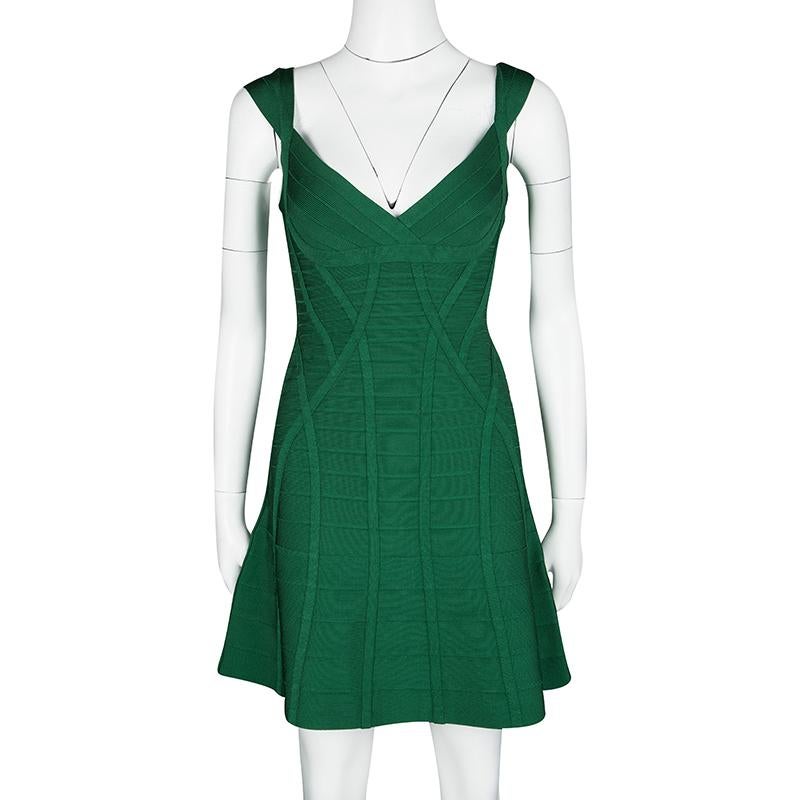 Cut from the label's signature bandage fabric, this Mayra dress from Herve Leger elegantly sculpts the figure and subtly flutes towards the hemline. The sleeveless style features a refreshing pine green body and comes with a wide V-neckline.