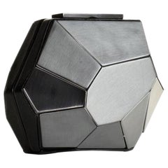 Seltene, facettenreiche Minaudière-Clutch aus Metallic-Grauem Metall und Leder von Hervé Leger