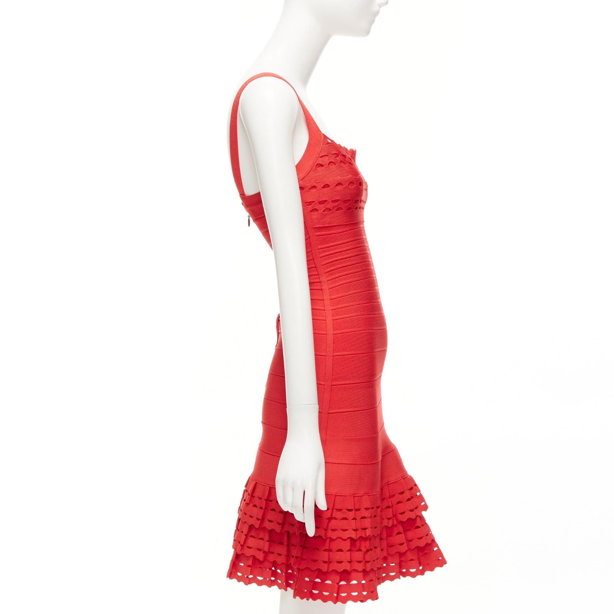 HERVE LEGER vestido acampanado rojo recortado con volantes en el bajo XS en Excelente estado para la venta en Hong Kong, NT