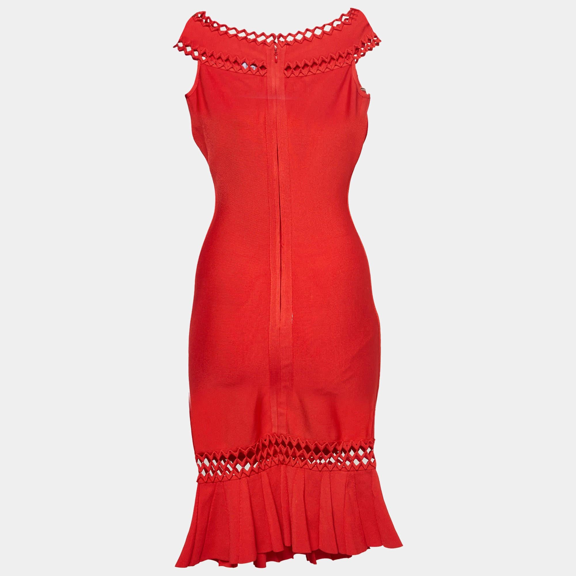 Experimenta el placer de la sastrería experta con este vestido de diseño para mujer. Fabricado meticulosamente, ofrece un ajuste impecable y detalles de lujo, que garantizan una comodidad inigualable. Esta hermosa creación elevará tu estilo sin
